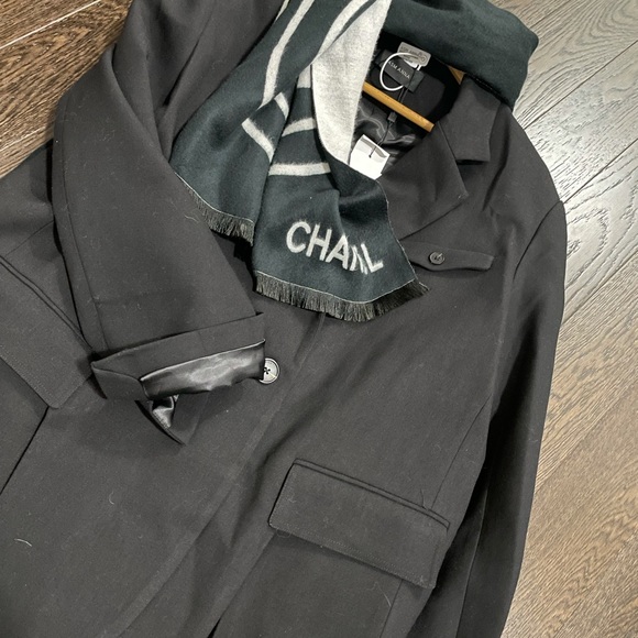 Black suit coat - Picture 3 of 5